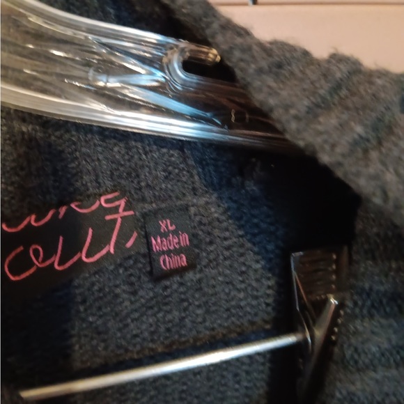 Gray takeout cardigan sweater - Picture 3 of 13